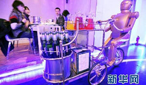 Chinese gasten bediend door robots