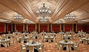 Sarkozy opent Tata Suite