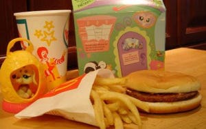 Juridische procedure tegen kinderspeeltjes McDonald's