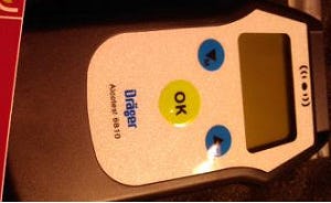 Vraagtekens bij blaastest in restaurants