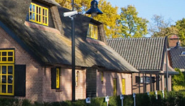 Nepexplosief onder auto eigenaar De Zwaluwhoeve