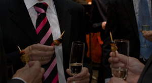 Amsterdam bezuinigt op nieuwjaarsborrel