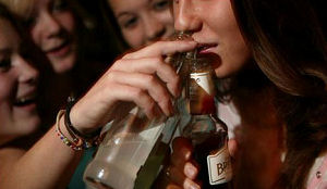 Meisjes drinken gratis in Limburgse cafés