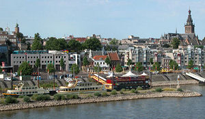 Nijmegen sluit Waalkade af