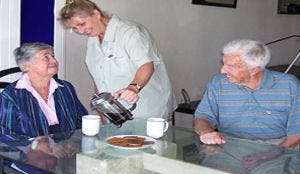 Zorgkoks willen besparen op personeel