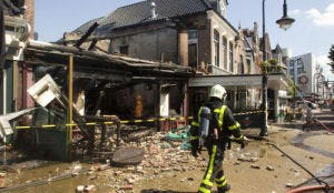 Door brand verwoest café weer open