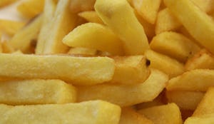 Goedkope frites supermarkt gevaarlijk voor cafetaria