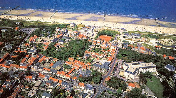 Verweer tegen vernieuwen strandtent in Domburg