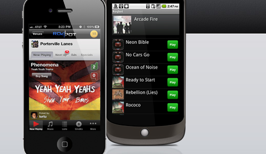 Gast kiest barmuziek met mobiele telefoon