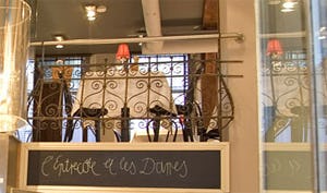 Restaurant toneel van verstoring herdenking