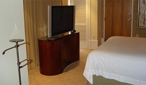 Onderzoek: televisie als slaapmiddel in hotelkamer