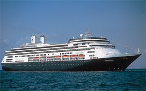 Tweelingbroer Thérèse Boer leert gasten cruiseschip koken