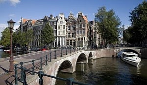 Amsterdam op één na duurste overnachtstad