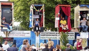 Vierde kampioenschap paalzitten op terras van café