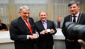 Politieke vragen over duur afscheidsfeestje