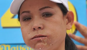 Wereldrecord chickenwings eten