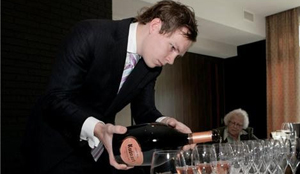 Sommelier Van der Hek verlaat De Nederlanden