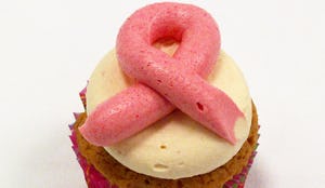 Sheraton hotel maakt Pink Ribbon cupcake