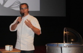 Onno Kokmeijer verrast met hartige suikerspin op Food Professional Day
