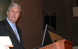 Comeback Hans Kennedie in Nederland op losse schroeven