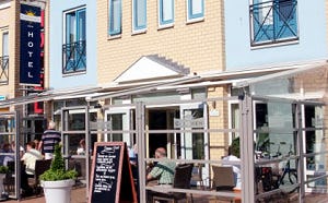 Fletcher koopt twee hotels van Sandton