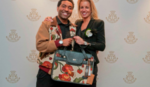 Boek en tassenlijn voor jubilerend Des Indes