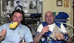 Astronaut Kuipers eet maaltijden van Ducasse