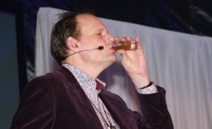 Vincent Bijlo: 'aftershave-verbod voor obers