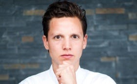 Sterkok Syrco Bakker komt met kookboek