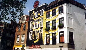 Utrechtse hotels in kraakpand en kantoor