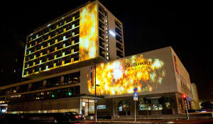 Spectaculaire lichtshow bij opening Pullman