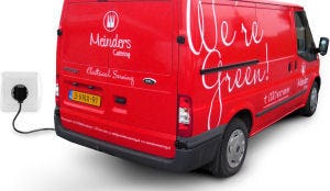 Meinders Catering experimenteert met groen vervoer in rode bus