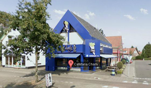 Auto ramt cafetariagevel na aanrijding