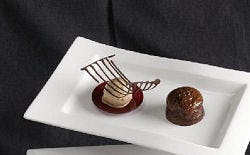 Brownie van chocolade met parfait van Aachener printen (Richard van de Velde)