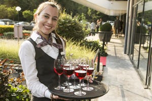 Vacatures in de horeca lopen terug, schaarste blijft in de zorg