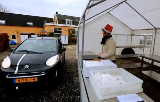 De Pronckheer komt met oliebollendrive-inn