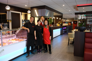 Cafetaria Oudenbosch heropent 3,5 jaar na brand