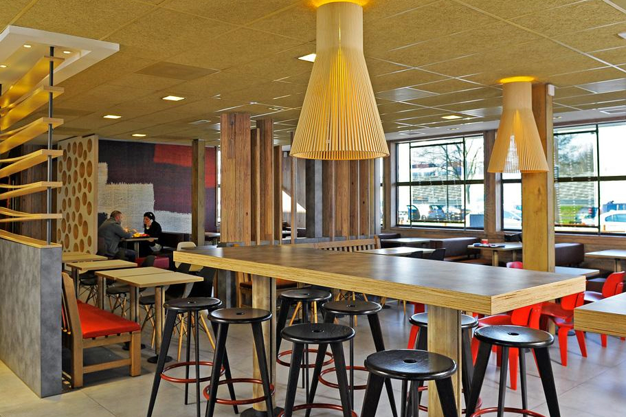 McDonald's in Enschede weer open na brand