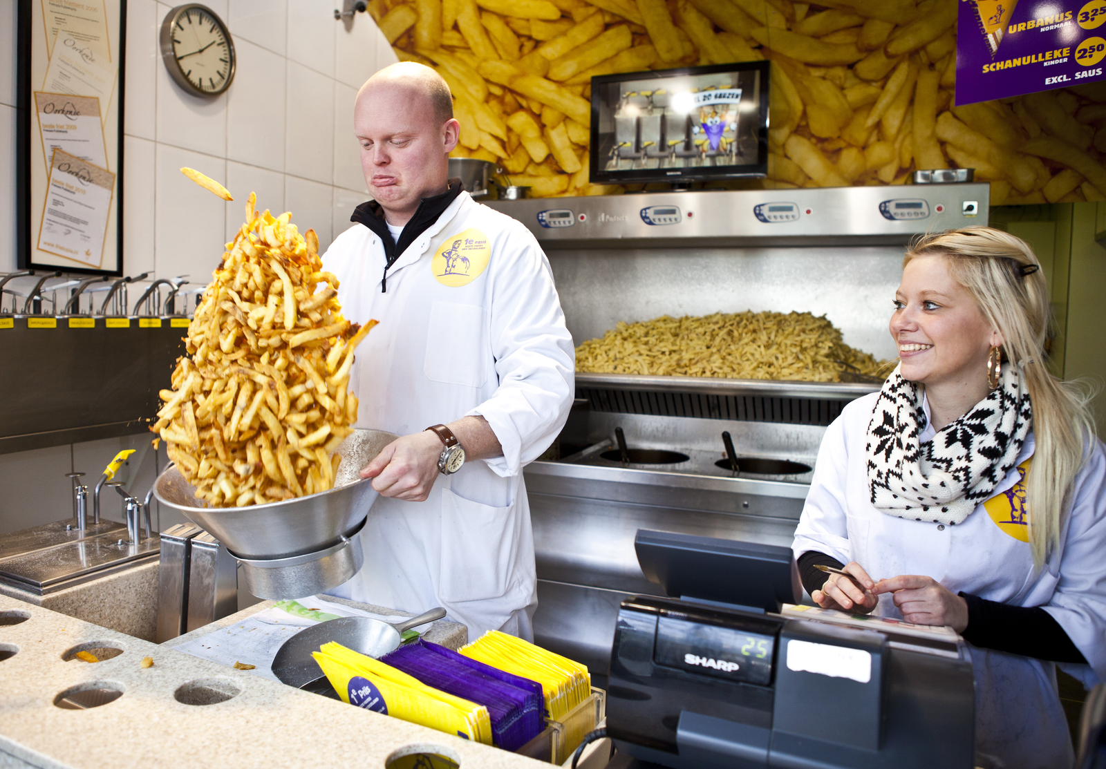 Manneken Pis krijgt prijs voor hergebruik frituurolie