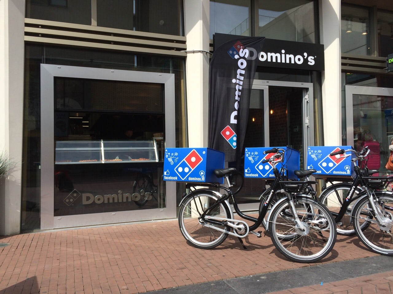 Dordrecht: eerste Domino's die alleen op de fiets bezorgt