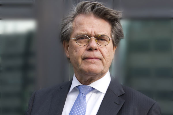 Emile Ratelband gaat weer patat bakken