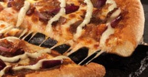 Pizza Hut maakt van pizzadoos filmprojector