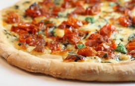 Amerikaans bedrijf bakt pizza tijdens het bezorgen