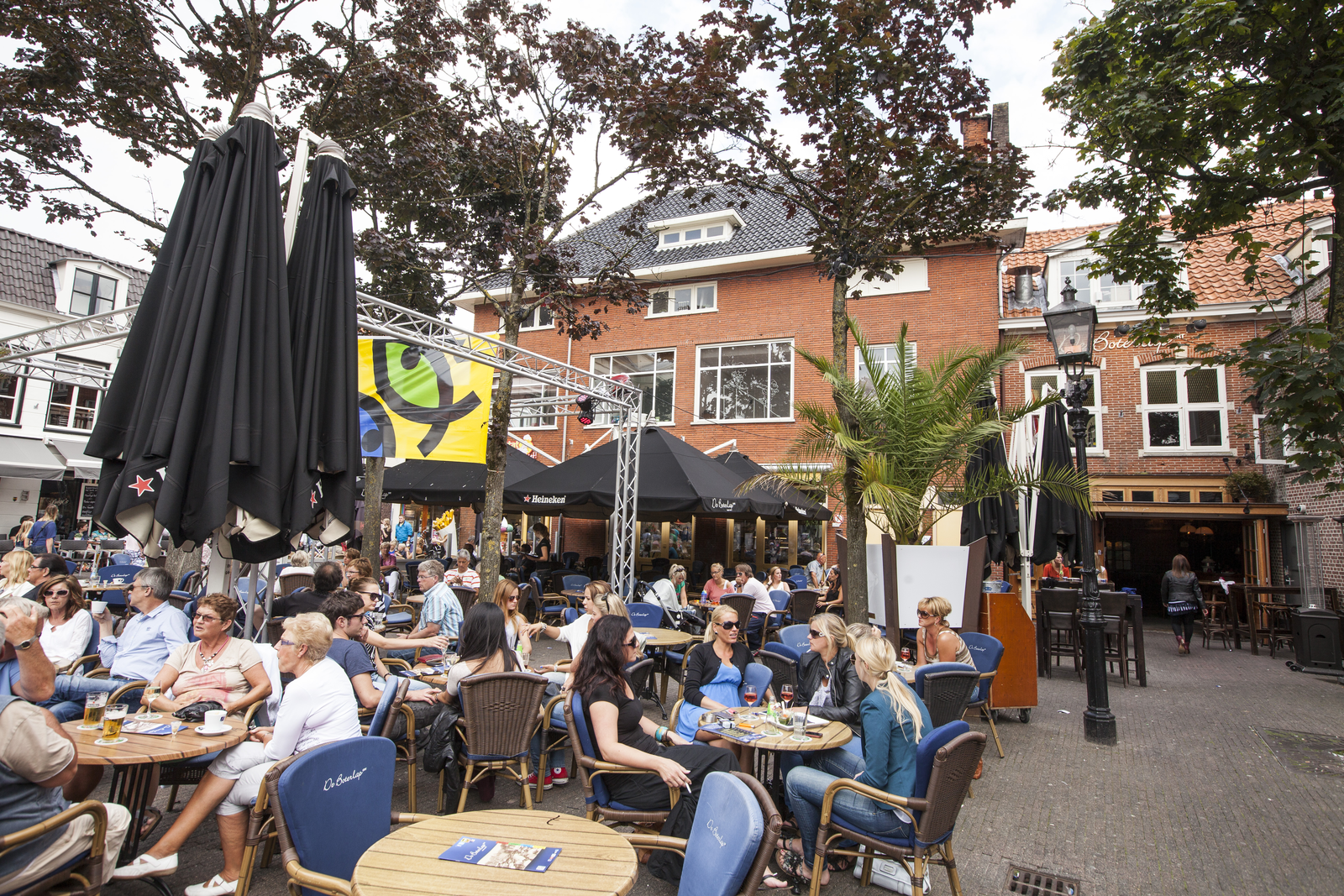 CBS: Consumenten besteden meer