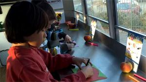 Basisscholen bestookt met appels