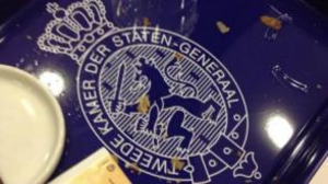 Zoektocht naar parlementaire dienbladen