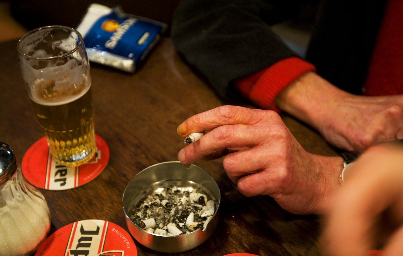 Caféondernemer Bergen op Zoom omzeilt rookverbod