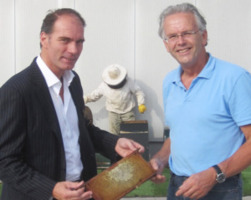 Eerste honing Van den Boer bijen