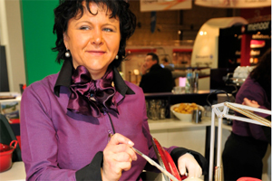 Ella de Haas krijgt Misset Catering Award voor gastvrijheid