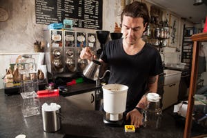 The Village demonstreert cold brew koffie (video)